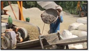 Made from plastic waste : यूपी के गांव हो रहे हाईटेक, प्लास्टिक कचरे से बनाई 75 किलोमीटर लंबी सड़क