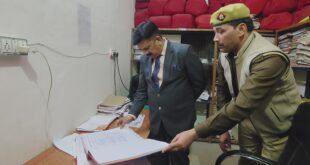 An unannounced inspection was conducted : थाना खुटहन का जिलाधिकारी डॉ. दिनेश चंद्र ने औचक किया निरीक्षण ?