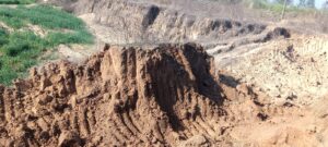 A complaint was filed : किसान पर खनन माफिया का जानलेवा हमला: पुलिस की शह पर सरेआम अवैध खनन, पीड़ित ने 112 पर शिकायत दर्ज कराई