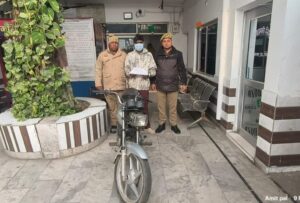 Bike recovered : सहारनपुर पुलिस की बड़ी कार्रवाई: कोतवाली देहात पुलिस ने शातिर वाहन चोर को दबोचा, चोरी की बाइक बरामद