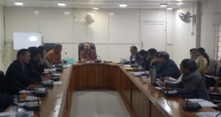 Review meeting held : हापुड़: कैम्प कार्यालय में विभिन्न योजनाओं और कार्यों की प्रगति की समीक्षा बैठक आयोजित