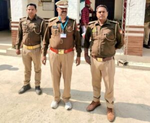 ID card : जूता भी खरीद लिए होते तो कोई समझ ही न पाता कि दारोगा जी नकली हैं वर्दी-टोपी, नेम प्लेट, बेल्ट, आईडी कार्ड तो असली वालों से भी बढ़िया है