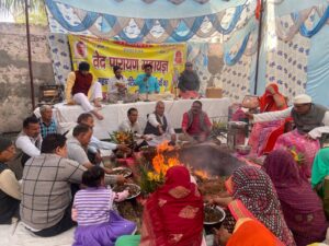 Offered sacrifice with devotion : धनौरा वेद परायण महायज्ञ में श्रद्धालुओं ने श्रद्धापूर्वक आहुति अर्पित की ?