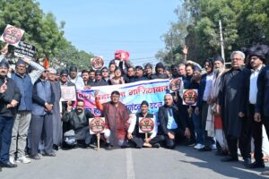 A procession was taken out in the city : सवर्ण महासभा ने यूजीसी के पुतले को गधे रुपी ट्रीरी पर बैठाकर शहर में जुलूस निकाला