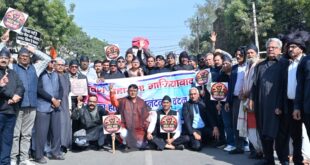 A procession was taken out in the city : सवर्ण महासभा ने यूजीसी के पुतले को गधे रुपी ट्रीरी पर बैठाकर शहर में जुलूस निकाला