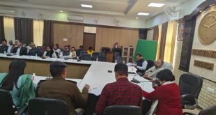 Meeting with : सूचना विभाग हापुड़ जिलाधिकारी की अध्यक्षता में हुई यू0पी0 बोर्ड परीक्षा को लेकर बैठक