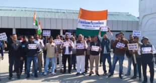 Echoes of labor discontent : उत्तरीय रेलवे मजदूर यूनियन का प्रदर्शन: श्रमिक असंतोष की गूंज