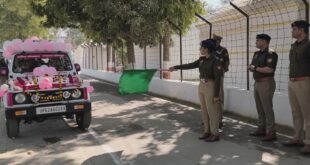 By showing the green flag : महिलाओं की सुरक्षा के लिए "शक्ति मोबाइल टीम" का गठन पुलिस लाइन जौनपुर से हरी झण्डी दिखाकर वाहन को किया गया रवाना ?