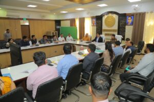 Necessary Guidelines : मण्डलायुक्त श्री भानू चंद्र गोस्वामी ने किया कलेक्ट्रेट का निरीक्षण, दिये आवश्यक दिशा-निर्देश ?