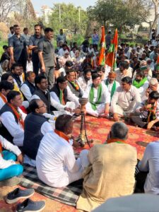 Supported : भारतीय किसान यूनियन (अनाज) ने मीरपुर में किसानों एवं ग्रामीणों पर हुए लाठीचार्ज की घटना के बाद धरना स्थल पर पहुंचकर समर्थन किया