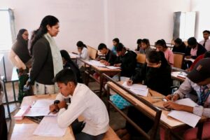 Strong resentment : कलेक्टर प्रतिभा पाल ने बोर्ड परीक्षा केन्द्रों का किया औचक निरीक्षण, व्यवस्थाओं में लापरवाही पर जताई कड़ी नाराजगी