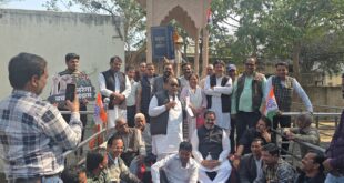 Condemnation of the government : लखनऊ में कांग्रेस कार्यकर्ताओं पर लाठीचार्ज, धरना-नारेबाजी, योगी आदित्यनाथ सरकार की निंदा ?