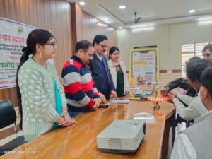 Training was given : हापुड़ में प्रधानों को डिजिटल साक्षरता प्रशिक्षण दिया गया ?