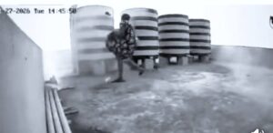 Will increase or decrease : लोग बोलें - "अब पूछे कोई शबाना आजमी से कि शाहनवाज का केस आम लोगों के लिए मुसीबत बढ़ाएगा या घटाएगा