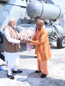 Chief Minister Yogi Adityanath : मेरठ आगमन पर प्रधानमंत्री का भव्य स्वागत, मुख्यमंत्री योगी आदित्यनाथ ने किया अभिनंदन
