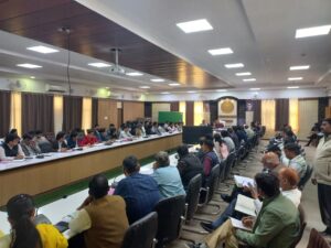 Revenue collection meeting concludes : जिलाधिकारी अभिषेक पांडेय की अध्यक्षता में कर-करेतर एवं राजस्व वसूली बैठक संपन्न