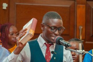 Sanatan reaches global : केली कैलेब ने मोम्बासा में भगवद गीता पर शपथ ली, सनातन वैश्विक पहुंचा