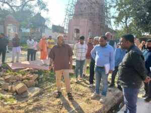 Disha meeting postponed : नक्का कुआं गढ़मुक्तेश्वर मंदिर के सौंदर्यकरण हेतु जिलाधिकारी का निरीक्षण, दिशा बैठक स्थगित