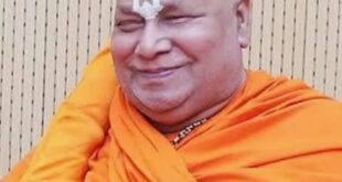 Car window closed : जौनपुर में रामभद्राचार्य का आगमन, अखिलेश यादव पर सवाल पर गाड़ी का शीशा बंद