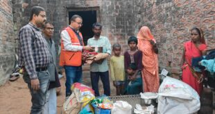 Relief material given to Pintu : इंडियन रेड क्रॉस सोसाइटी ने आग पीड़ित पिंटू को राहत सामग्री दी ?