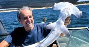 Post selfie : क्या एक फोटो के लिए ले ली बेजुबान की जान? 72 साल के पूर्व मंत्री ने मारी दुर्लभ शार्क, फिर पोस्ट की सेल्फी