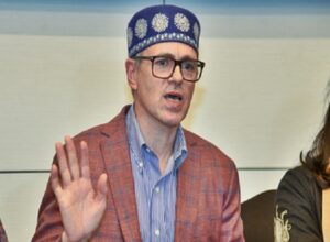 The government dismissed : आतंकी गतिविधियों में संलिप्त तीन कर्मचारियों को जम्मू-कश्मीर सरकार ने किया बर्खास्त