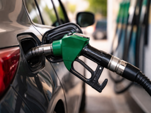 Crisis petrolera mundial : नायरा एनर्जी ने बढ़ाए पेट्रोल-डीजल के दाम, वैश्विक तेल संकट का असर दिखना शुरू