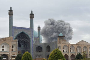 19 of these are in Tehran : ईरान: 56 ऐतिहासिक स्थलों को नुकसान, इनमें से 19 तेहरान में