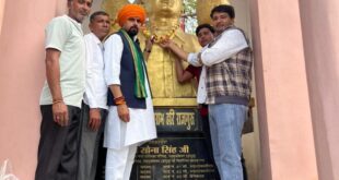 Martyrs at Ganmukteshwar : शहीद दिवस पर गणमुक्तेश्वर में शहीदों को श्रद्धांजलि: किसान नेता हरीश हूण ने किया माल्यार्पण