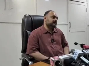 Drug addiction : हापुड़: नशे की गिरफ्त में युवक ने जिलाधिकारी से लगाई गुहार, मेडिकल स्टोर्स पर बड़ी कार्रवाई 