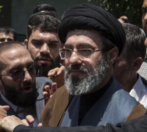 Seize power : मुजतबा खामेनेई बने ईरान के नए सुप्रीम लीडर : 1979 के बाद पहली बार पिता के बाद बेटा सत्ता पर काबिज ?