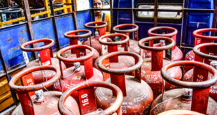 Decline in Bookings : सरकार की जमाखोरी और ब्लैक मार्केटिंग पर कार्रवाई के बीच एलपीजी की बुकिंग में आई गिरावट