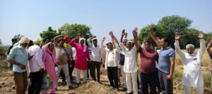 Submitted a memorandum : चंबल परियोजना की पाइप लाइन को ग़लत तरीके से डालने पर किसानों का विरोध प्रदर्शन, ज्ञापन दिया