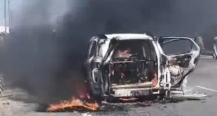 Ninguna víctima : हापुड़ NH-9 उपेड़ा हाईवे पर EcoSport कार में लगी आग, गनीमत रही कोई जनहानि नहीं