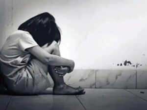 Attack and sabotage : अजमेर : दो बहनों से छेड़छाड़ और दुष्कर्म का प्रयास, विरोध करने पर घर में घुसकर हमला व तोड़फोड़