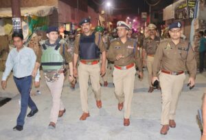 Appeal to keep : डीआईजी अभिषेक सिंह ने देवबंद में किया फ्लैग मार्च, शांति व कानून-व्यवस्था बनाए रखने की अपील