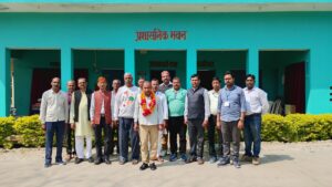 Emotional farewell : चौधरी रामेश्वर सिंह शिवबालक सिंह विद्यालय, बेलाईं फतेहपुर में सेवानिवृत्त चौकीदार श्री बच्चा लाल को भावभीनी विदाई