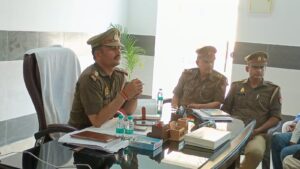 Meeting with the guards : थाना हाफिजपुर में होली व रमजान के सुरक्षित उत्सव हेतु ग्राम प्रधान व चौकीदारों के साथ बैठक