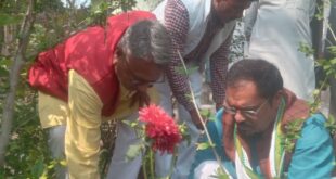 Tree plantation program organized : गांधीवादी नेता स्वर्गीय गजेंद्र प्रसाद त्रिपाठी की पुण्यतिथि पर श्रद्धांजलि सभा एवं वृक्षारोपण कार्यक्रम आयोजित