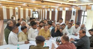 Organizing a resolution day : हापुड़ जिले में जिलाधिकारी के निर्देशन में संपूर्ण समाधान दिवस का आयोजन