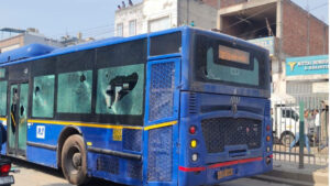 Bus vandalized : नांगलोई-नजफगढ़ रोड डीटीसी बस हादसा, दो की मौत और भीड़ ने बस में तोड़फोड़ की