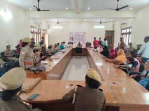 Himani Agarwal : ने हापुड़ में जनसुनवाई कर शिकायत निस्तारण के निर्देश दिए, विद्यालय-आंगनवाड़ी व महिला थाना निरीक्षण किया