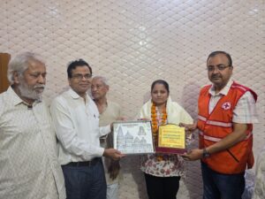 Bank of Baroda : रेडक्रॉस सोसाइटी द्वारा बैंक ऑफ बड़ौदा उपप्रबंधक बनी अदिति गुप्ता को शाल व प्रतीक चिन्ह देकर सम्मानित किया ?