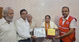 Bank of Baroda : रेडक्रॉस सोसाइटी द्वारा बैंक ऑफ बड़ौदा उपप्रबंधक बनी अदिति गुप्ता को शाल व प्रतीक चिन्ह देकर सम्मानित किया ?