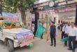 By showing the green flag : जिलाधिकारी ने फार्मर रजिस्ट्री वाहन को हरी झंडी दिखाकर किसानों को योजना से जोड़ा