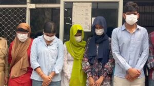 Fraudster arrested : नोएडा में फर्जी नौकरी का खुलासा, महिला सहित 6 शातिर जालसाज गिरफ्तार