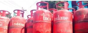 Illegal gas cylinders : हापुड़ में अवैध गैस सिलेंडरों का भंडारण: पुलिस और जिला पूर्ति विभाग ने बरामद किए 40 सिलेंडर