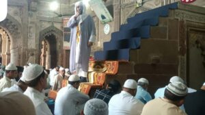 A crowd of worshippers gathered : जौनपुर में रमजान के अलविदा जुमे पर नमाजियों की भीड़ उमड़ी