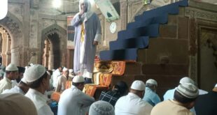 A crowd of worshippers gathered : जौनपुर में रमजान के अलविदा जुमे पर नमाजियों की भीड़ उमड़ी