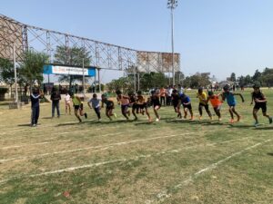Athletics Competition : हापुड़ में जिला स्तरीय एथलेटिक्स प्रतियोगिता संपन्न, खिलाड़ियों ने दिखाया दमखम
